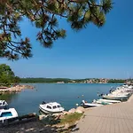 Insel Krk - Restauriertes Steinhaus By Interhome Case de vacanță