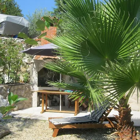 Insel Krk - Restauriertes Steinhaus By Interhome