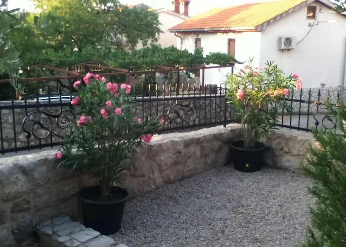 Semesterbostad Insel Krk - Restauriertes Steinhaus By Interhome