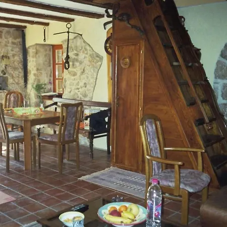 Insel Krk - Restauriertes Steinhaus By Interhome