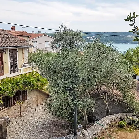Insel Krk - Restauriertes Steinhaus By Interhome *