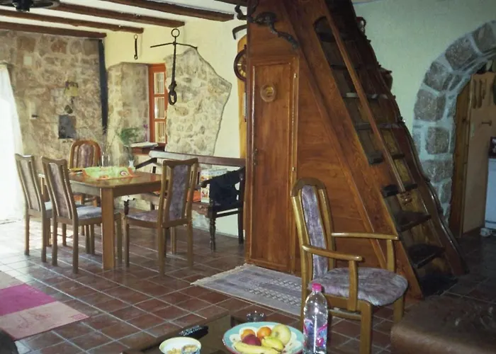 Insel Krk - Restauriertes Steinhaus By Interhome