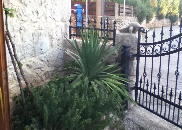 Сasa de vacaciones Insel Krk - Restauriertes Steinhaus By Interhome