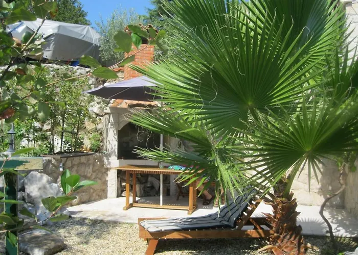 Insel Krk - Restauriertes Steinhaus By Interhome