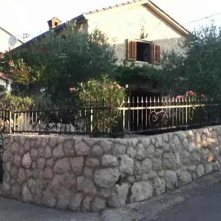 Insel Krk - Restauriertes Steinhaus By Interhome Nyaraló