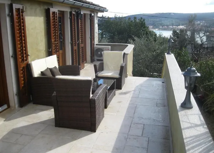 Insel Krk - Restauriertes Steinhaus By Interhome Nyaraló