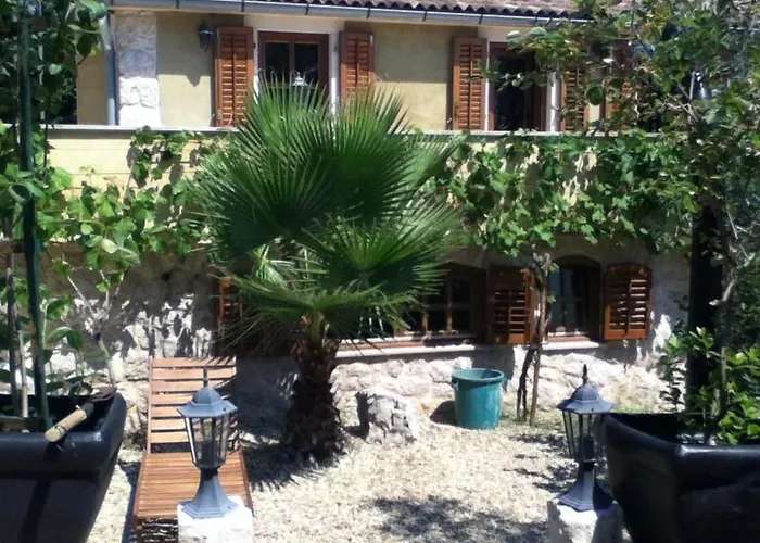 Nyaraló Insel Krk - Restauriertes Steinhaus By Interhome